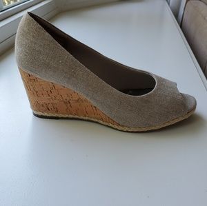 ESPADRILLE WEDGE PUMP